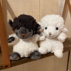 peluche-mouton-babylefty-blacksheep-bukowski